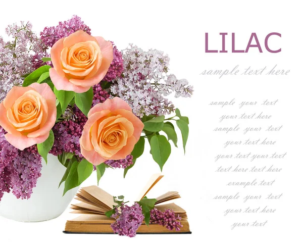 Dünya Öğretmenler Günü konsepti. Çiçekler demet, harita, küre ve kitaplar yığın