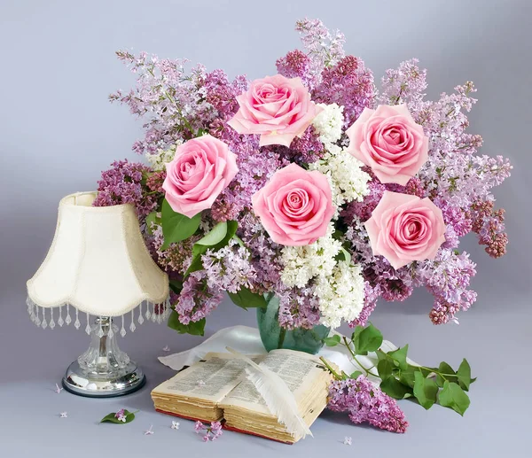 World Teacher Day Concept Bloemen Bos Kaart Wereldbol Boeken Stapel — Stockfoto