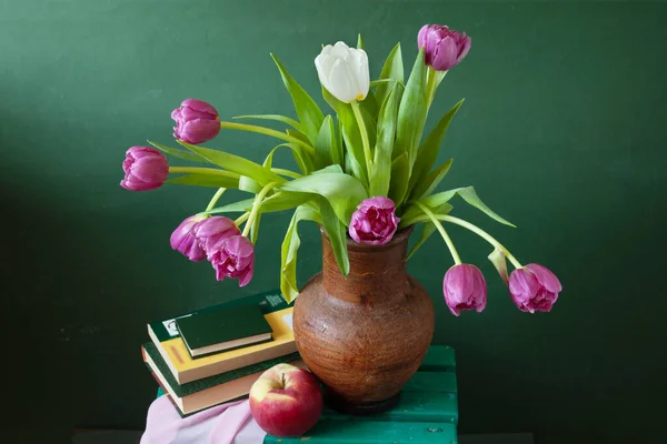 Weltlehrertagskonzept Blumenstrauß Landkarte Globus Und Bücher Stapeln Sich — Stockfoto