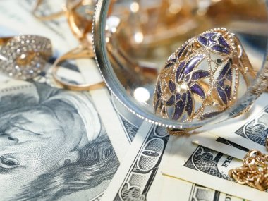 Altın, gümüş ve para mücehverleri, tefeci konsepti, mücevher denetleme ve doğrulama