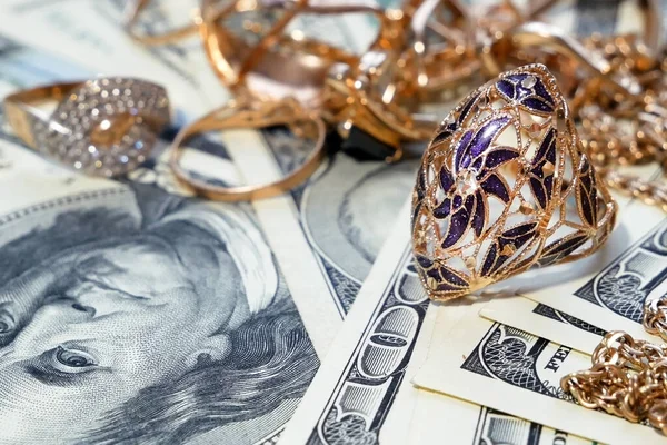 Altın, gümüş ve para mücehverleri, tefeci konsepti, mücevher denetleme ve doğrulama