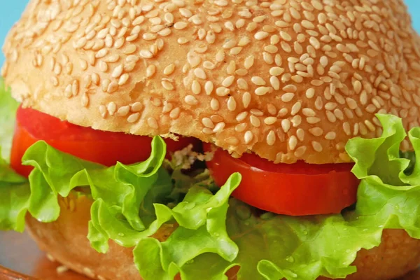 Frischer Veganer Burger Mit Salat Und Tomaten Das Konzept Von — Stockfoto