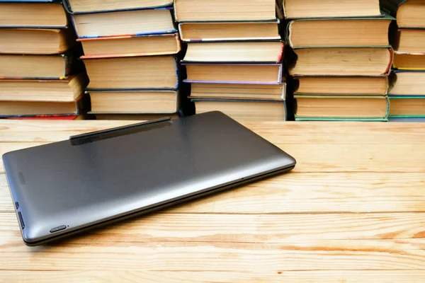Online Learning Studing Teaching Concept Books Pile Laptop Remote Education — Stock Photo, Image