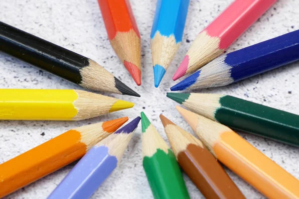 Kleurpotloden Als Symbool Teamwork Grijze Achtergrond Motivatie Aspiratie — Stockfoto