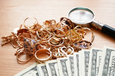 Altın, gümüş ve para mücevheri, rehinci konsepti.