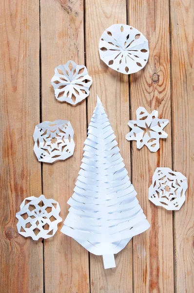 Schneeflocken Und Neujahrsbaum Aus Papier Mit Den Eigenen Händen Herstellen — Stockfoto