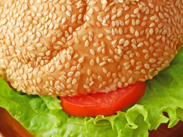 Frischer Veganer Burger Mit Salat Und Tomaten Das Konzept Der — Stockfoto