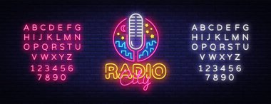 Radyo Neon Logo vektör. Radyo şehir neon tabela, tasarım şablonu, modern trend tasarım, gece neon tabela, parlak reklam gece, afiş, sanat yak. Vektör çizim. Metin neon işareti düzenleme