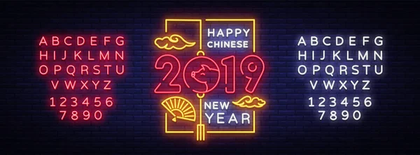 快乐的中国新年2019年的猪贺卡在霓虹灯风格。农历新年设计模板, 生肖牌, 贺卡, 传单, 请柬, 海报。向量。编辑文本霓虹灯符号 — 图库矢量图片