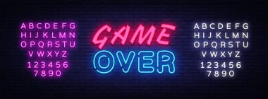 Game Over neon metin vektör tasarım şablonu. Oyun neon logo, ışık afiş tasarım öğesi renkli modern tasarım trend, gece parlak reklam, parlak işareti bitti. Vektör. Metin neon işareti düzenleme