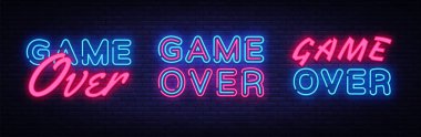 Game Over neon set tasarımı şablonu imzalar. Büyük koleksiyon Game Over neon metin, ışık afiş tasarım öğesi renkli modern tasarım trend, gece parlak reklam, parlak işareti. Vektör çizim
