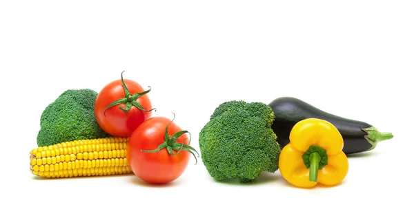 Fehér alapon izolált friss zöldségek — Stock Fotó