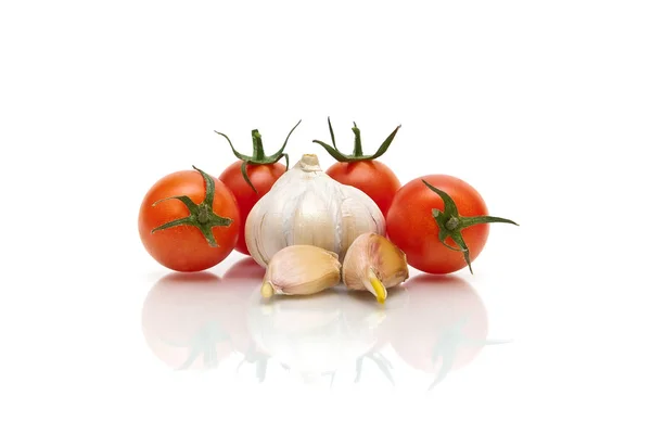 Garlic and cherry tomatoes on a white background — Stock Photo, Image