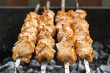 Barbekü tavuk gevrek gevrek kabuk ile