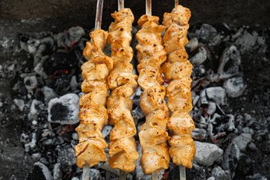 Barbekü tavuk gevrek gevrek kabuk ile