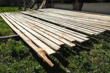 İnşaat Yönetim Kurulu çimlere kenarlı.