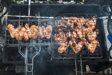 Barbekü tavuk gevrek gevrek kabuk ile