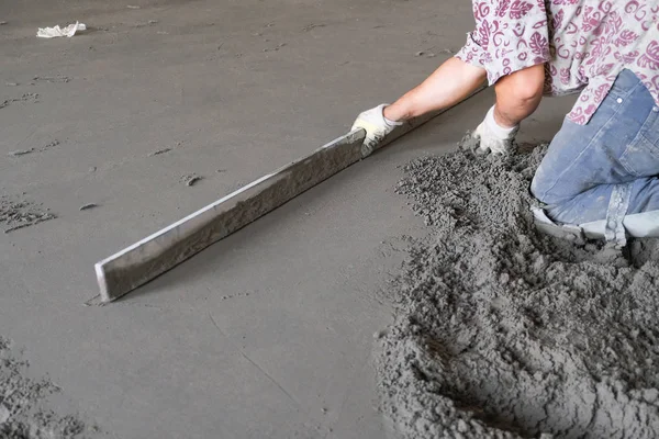 builders poured concrete at the construction site