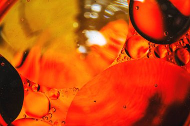 renkli arka plan su damlaları ve petrol