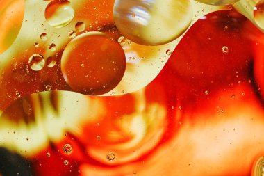 su damlaları ve petrol renkli arka plan