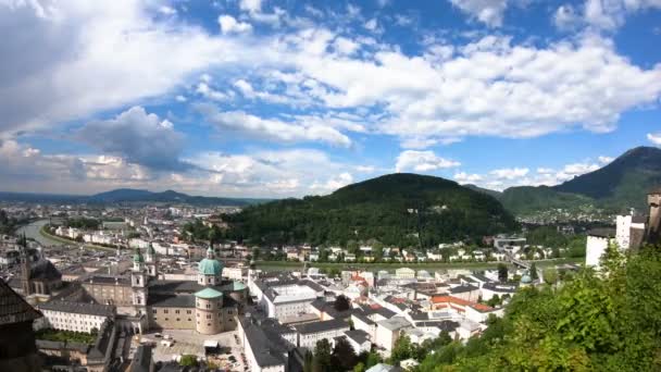 Dag Het Voorjaar Time Lapse Beeldmateriaal Van Historische Stad Salzburg — Stockvideo