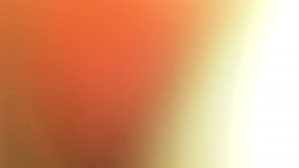 Pulsations et lueurs lumineuses.Belle fuite de lumière en Ultra Haute Définition sur fond sombre avec éruption de lentille réelle 