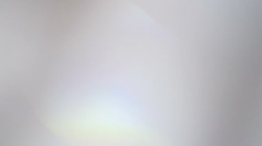 Ultra yüksek gerçek objektif flare.4k Uhd animasyon ile koyu arka plan üzerinde ışık sızıntısı 