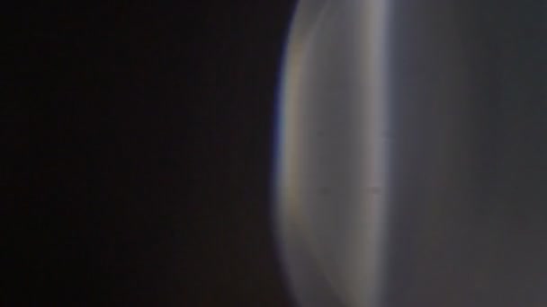 光脉冲 用真透镜耀斑在超高暗背景上的美丽光泄漏 — 图库视频影像