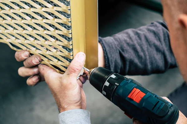 Arbeiter Bohren Löcher Den Metallrahmen Fließband Der Fabrik — Stockfoto