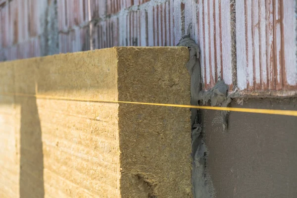 Papan Isolasi Wol Batu Dipasang Dinding Fasad — Stok Foto
