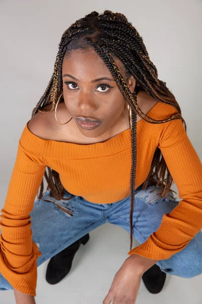 Studio Shot Young Black Woman Vintage Orange Top Baggy Jeans — Stock Photo, Image