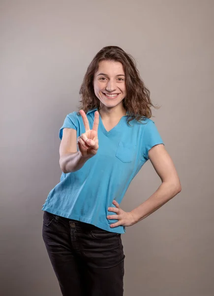 Woman Blue Shirt Gesturing Porte Parole Concept Série — Photo