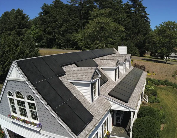 Solar panelek a Cape Cod-ház Jogdíjmentes Stock Képek