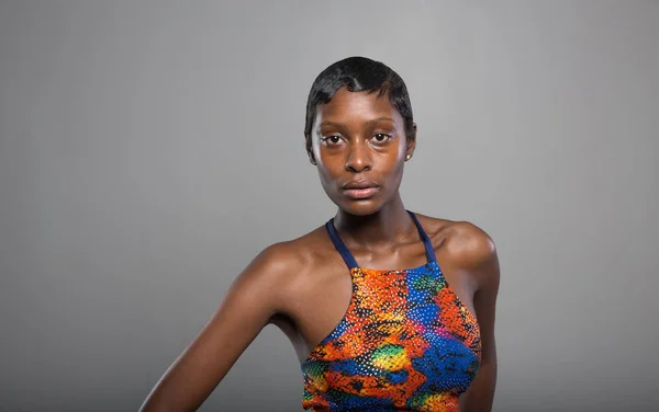 Krásná mladá africká americká žena — Stock fotografie