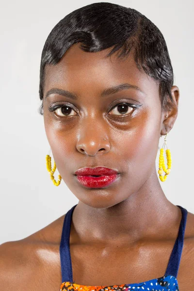 Krásná mladá africká americká žena — Stock fotografie