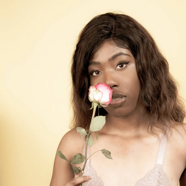 African American woman in bra on a seamless background — Stock Photo, Image