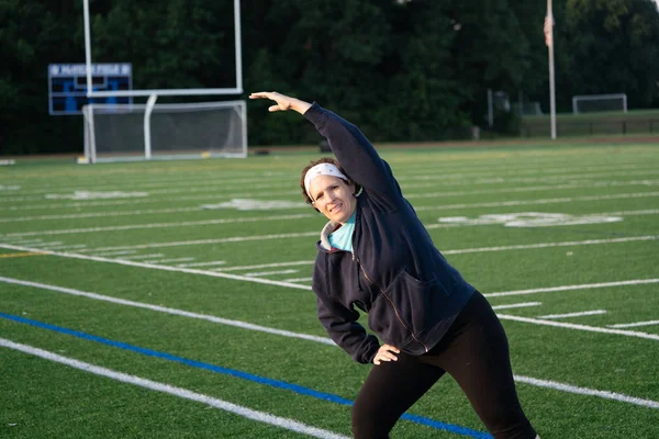 Middle age woman staying fit on track — Stock Photo, Image