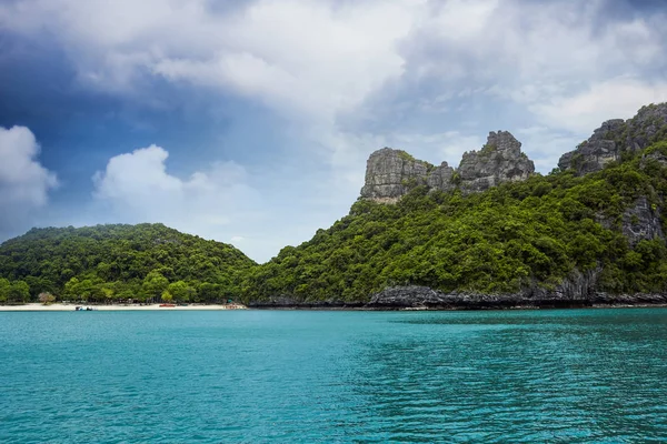 Belle plage au parc national Ang Thong — Photo