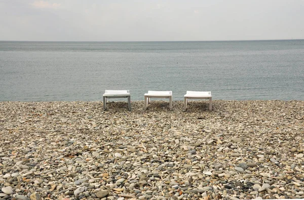 Three White Sun Beds Sunbathing Beach Pebbly Sea — Stock Photo, Image