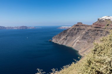 Santorini caldera Yunanistan sahil'ın görünümünü