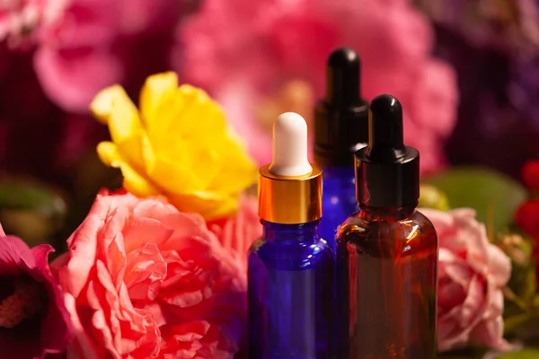 Close View Glass Bottles Essential Oils Flowers — Stock Photo, Image