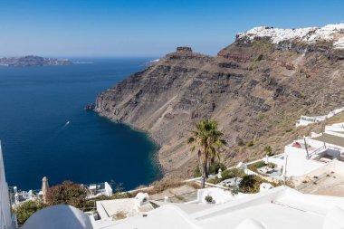 Santorini caldera Yunanistan sahil'ın görünümünü