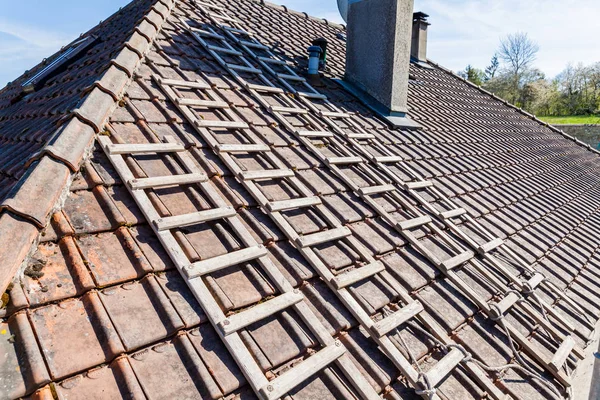 Renovation Brick Tiled Roof — Stock Photo, Image