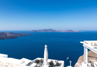Santorini caldera Yunanistan sahil'ın görünümünü