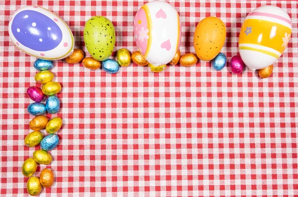Mezcla Huevos Pascua Todos Los Colores Tamaños Sobre Fondo Tela —  Fotos de Stock