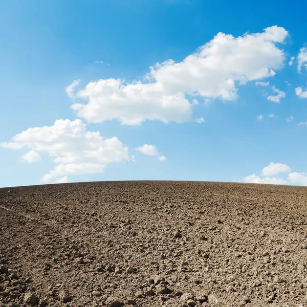 Spring Plowed Field Blue Sky Clouds — Stock Photo, Image
