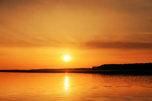 Orange Solnedgång Över Floden — Stockfoto