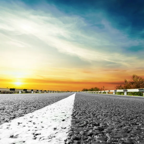 Zonsondergang Asfaltweg — Stockfoto