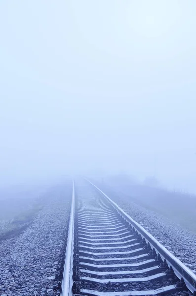 Demiryolu Kapanışı Siste Ufukta Belirdi — Stok fotoğraf