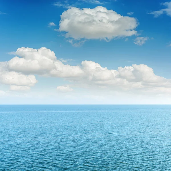 Mar Azul Nubes Cielo —  Fotos de Stock